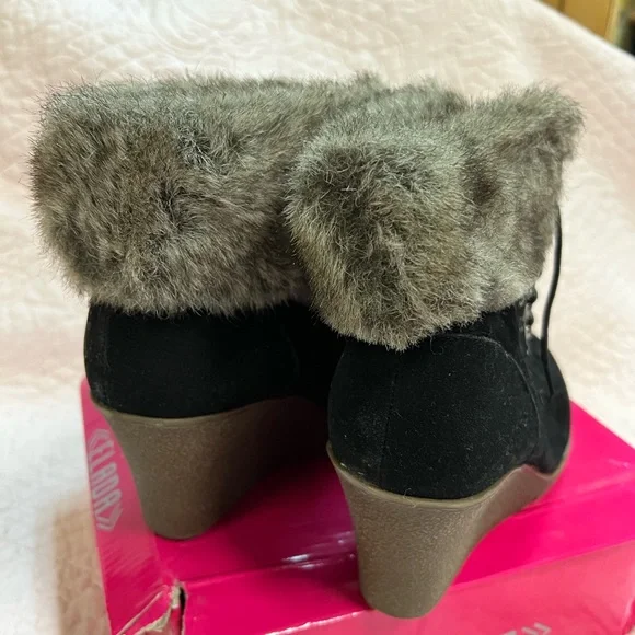 Used - Picture 2 of 5